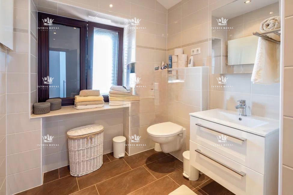 Istra, Kaštel, Buje, hiša 110 m2, 2 spalnici + dnevna soba