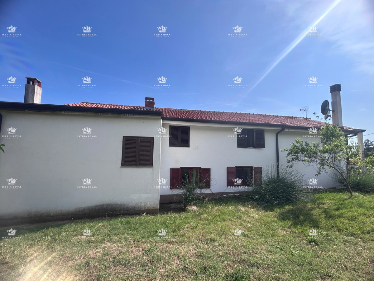 ISTRA – OBROBE BUJ PRODANO ČAROBNO IMANJE S POGLEDOM, 7500 m² ZEMLJIŠČA, 270 m² HIŠE + DVA GOSPODARSKA OBJEKTA
