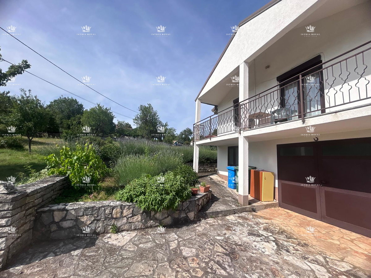 ISTRA – OBROBE BUJ PRODANO ČAROBNO IMANJE S POGLEDOM, 7500 m² ZEMLJIŠČA, 270 m² HIŠE + DVA GOSPODARSKA OBJEKTA