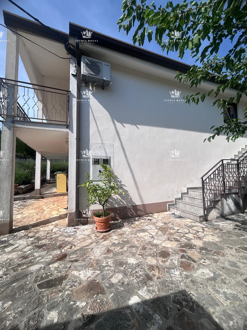 ISTRA – OBROBE BUJ PRODANO ČAROBNO IMANJE S POGLEDOM, 7500 m² ZEMLJIŠČA, 270 m² HIŠE + DVA GOSPODARSKA OBJEKTA