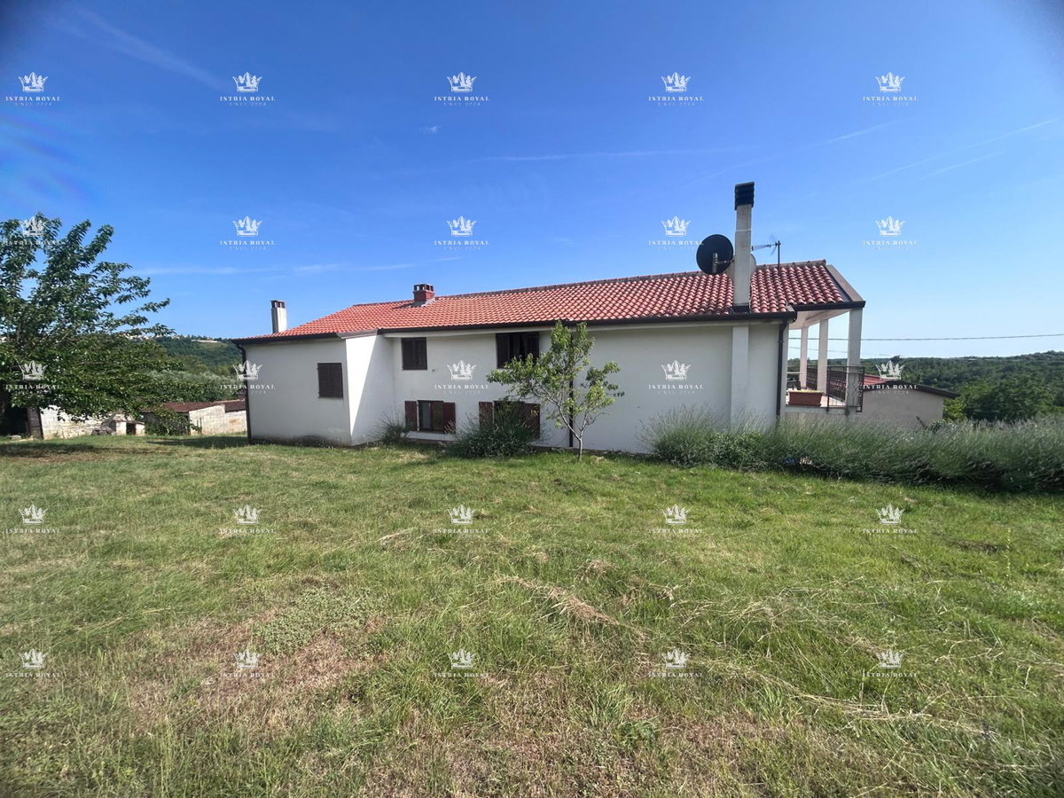 ISTRA – OBROBE BUJ PRODANO ČAROBNO IMANJE S POGLEDOM, 7500 m² ZEMLJIŠČA, 270 m² HIŠE + DVA GOSPODARSKA OBJEKTA