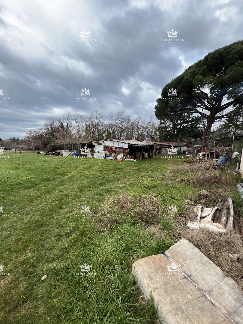 Istra, Novigrad, Dajla, prodaja gradbenega zemljišča velikosti 1444 m2, elektrika in voda na terenu.