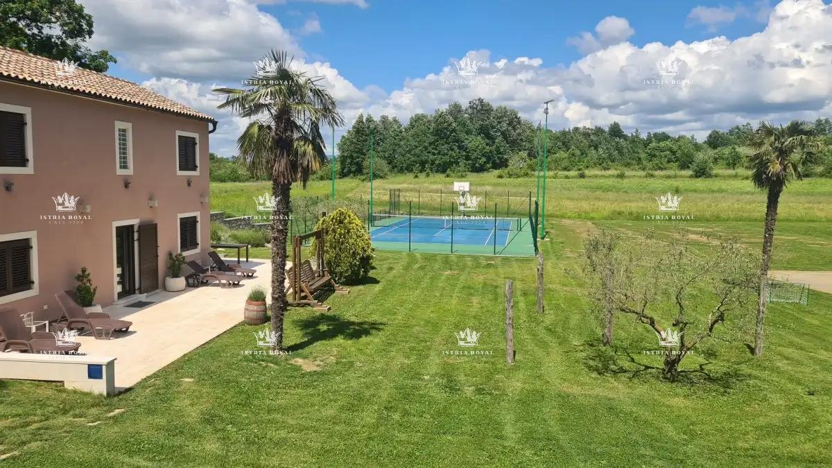 🏡 ISTRA – PIĆAN: TRI ISTRSKE VILE Z BAZENOM, TENIŠKIM IGRIŠČEM IN 5000 m² DVORIŠČA! 🌿
