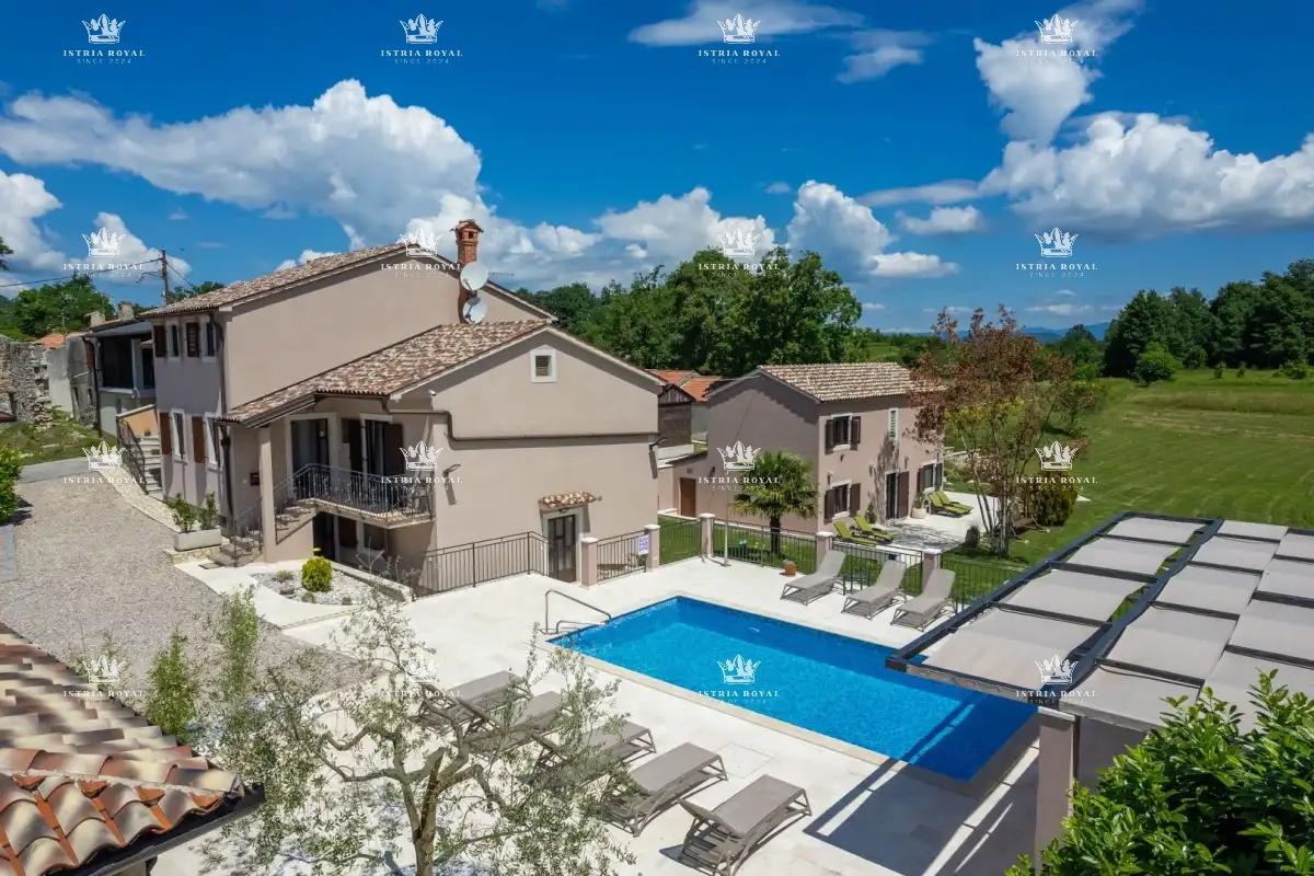 🏡 ISTRA – PIĆAN: TRI ISTRSKE VILE Z BAZENOM, TENIŠKIM IGRIŠČEM IN 5000 m² DVORIŠČA! 🌿