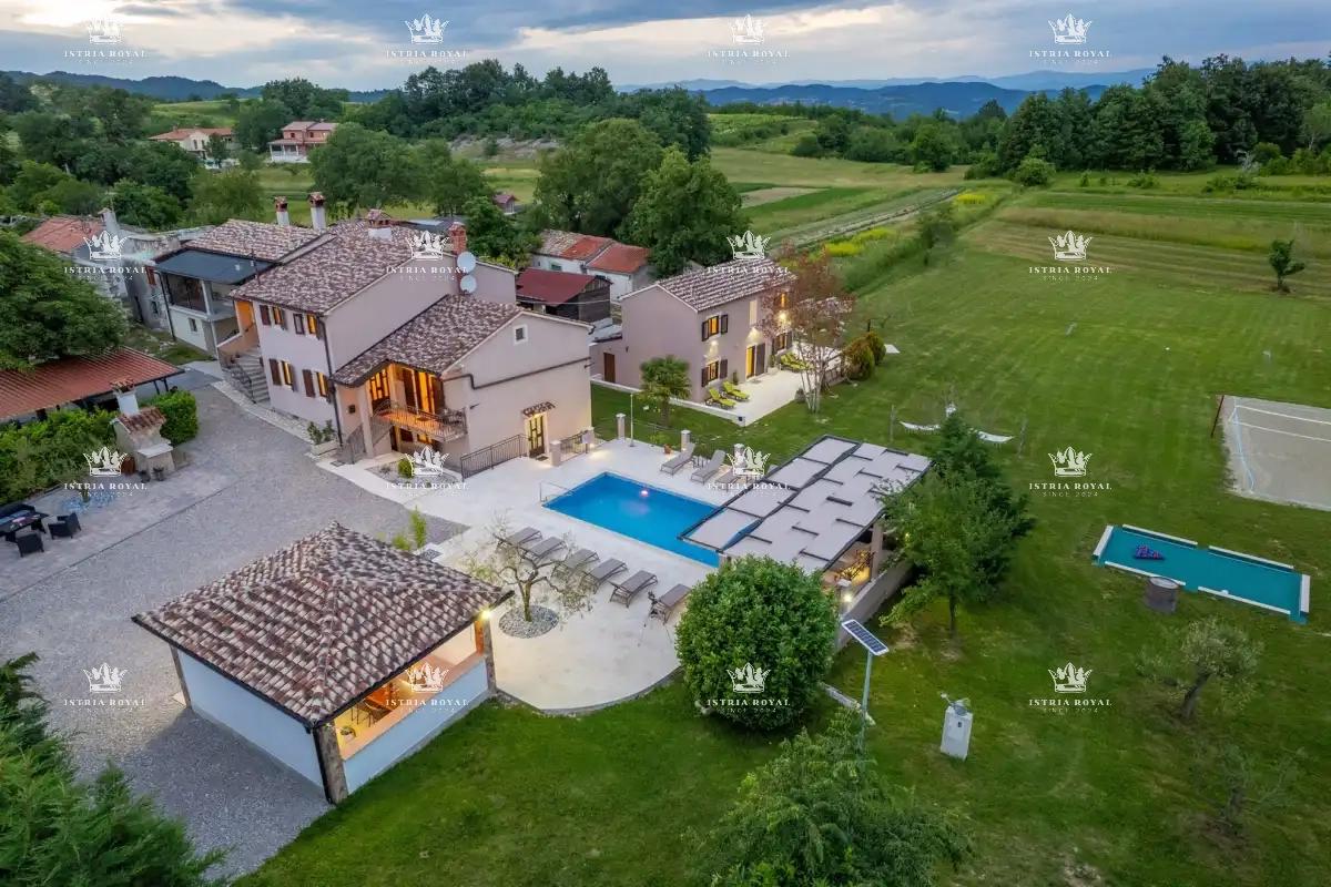 🏡 ISTRA – PIĆAN: TRI ISTRSKE VILE Z BAZENOM, TENIŠKIM IGRIŠČEM IN 5000 m² DVORIŠČA! 🌿
