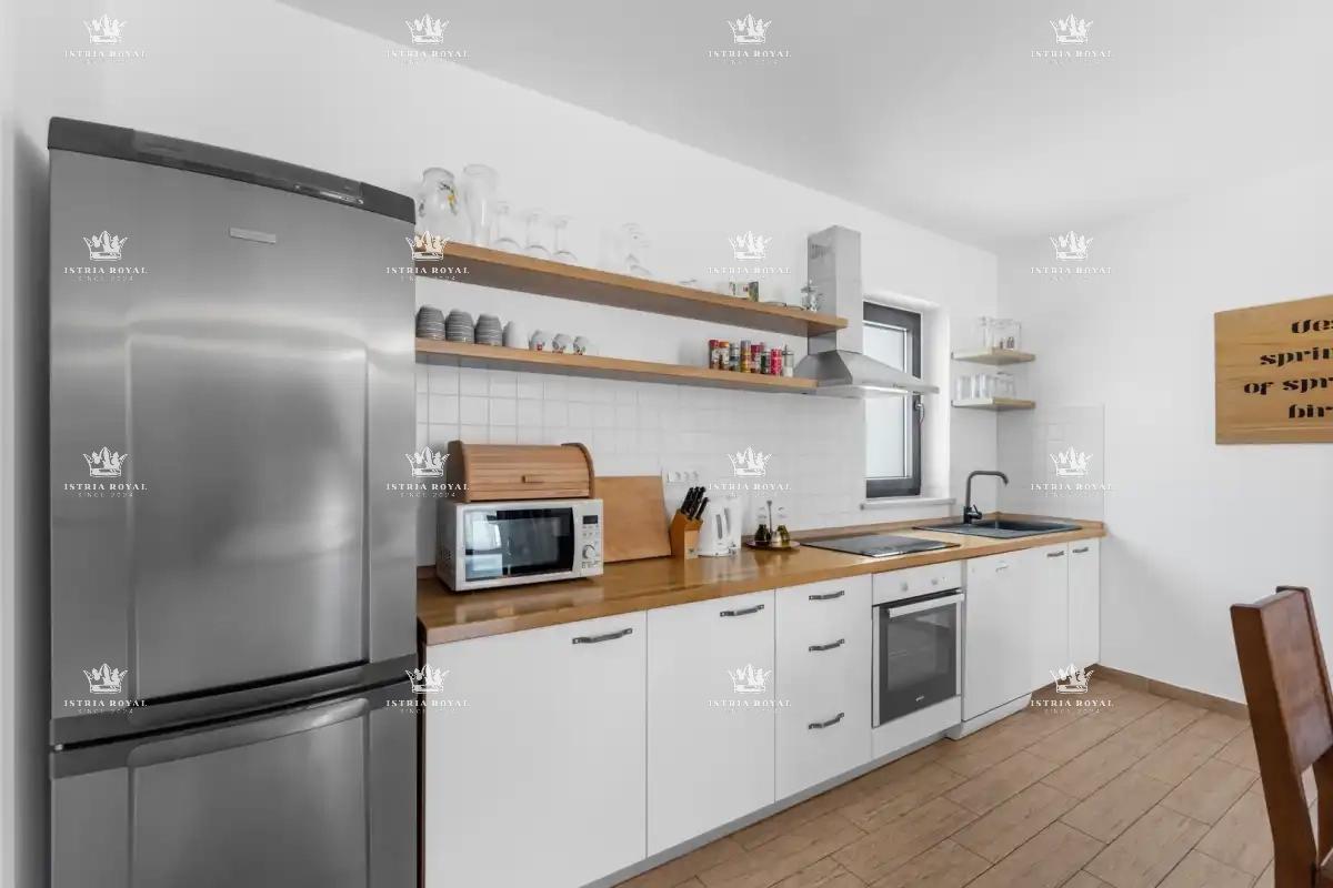 🏡 ISTRA – PIĆAN: TRI ISTRSKE VILE Z BAZENOM, TENIŠKIM IGRIŠČEM IN 5000 m² DVORIŠČA! 🌿
