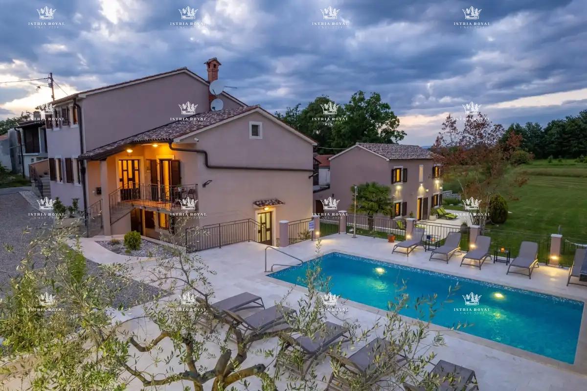 🏡 ISTRA – PIĆAN: TRI ISTRSKE VILE Z BAZENOM, TENIŠKIM IGRIŠČEM IN 5000 m² DVORIŠČA! 🌿