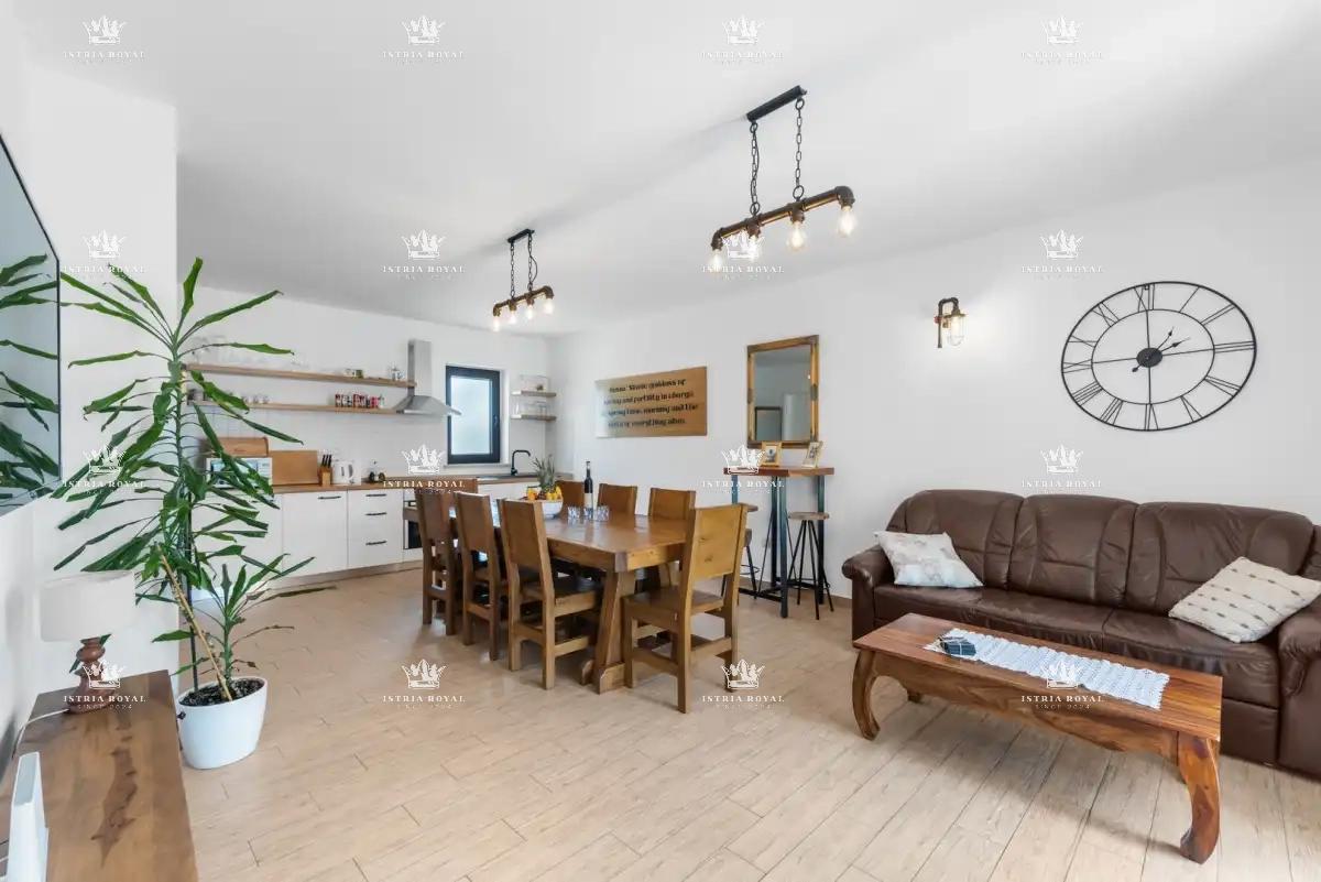 🏡 ISTRA – PIĆAN: TRI ISTRSKE VILE Z BAZENOM, TENIŠKIM IGRIŠČEM IN 5000 m² DVORIŠČA! 🌿