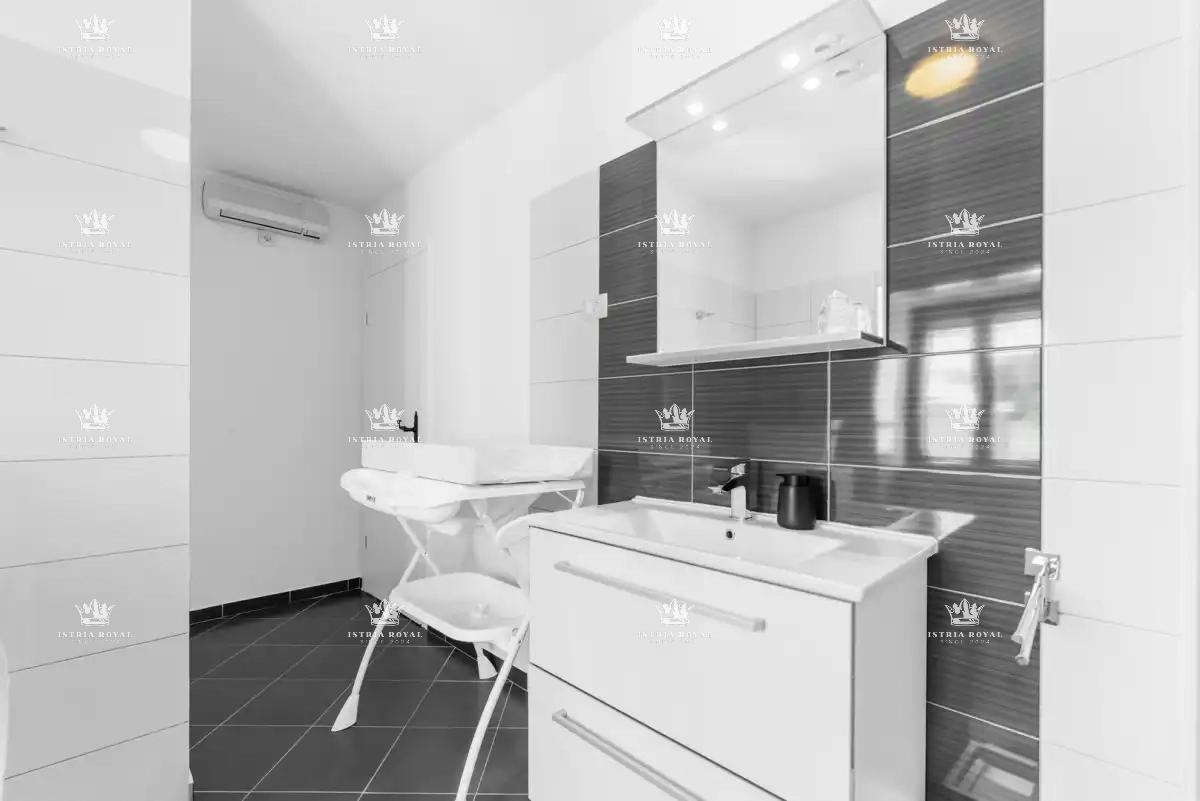 🏡 ISTRA – PIĆAN: TRI ISTRSKE VILE Z BAZENOM, TENIŠKIM IGRIŠČEM IN 5000 m² DVORIŠČA! 🌿