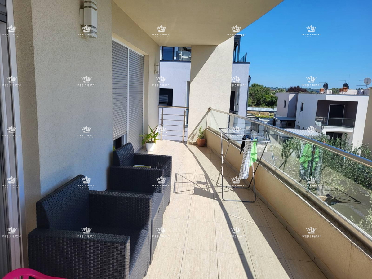 Istra, Novigrad, penthouse 120 m2, strešna terasa 150 m2, pogled na morje, 500 m od morja