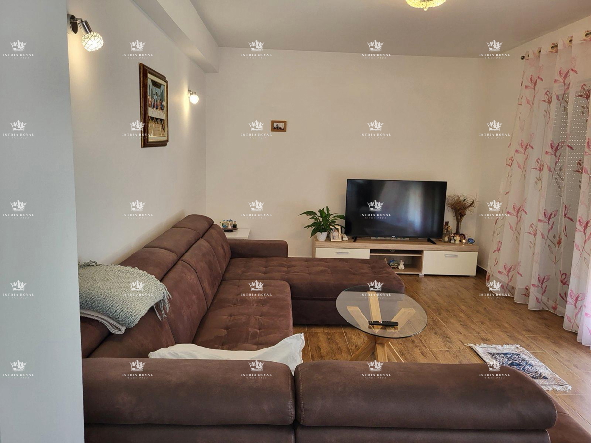 Istra, Novigrad, penthouse 120 m2, strešna terasa 150 m2, pogled na morje, 500 m od morja