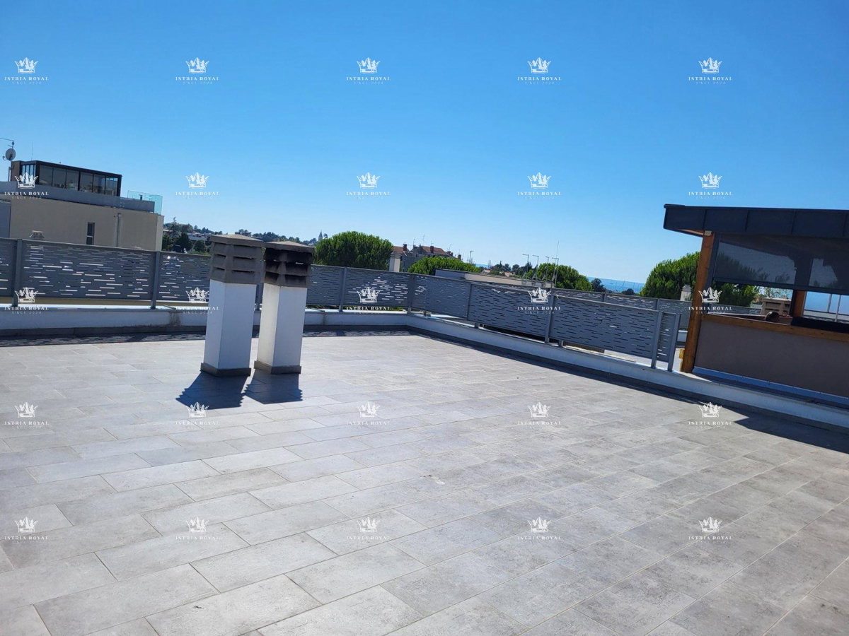 Istra, Novigrad, penthouse 120 m2, strešna terasa 150 m2, pogled na morje, 500 m od morja