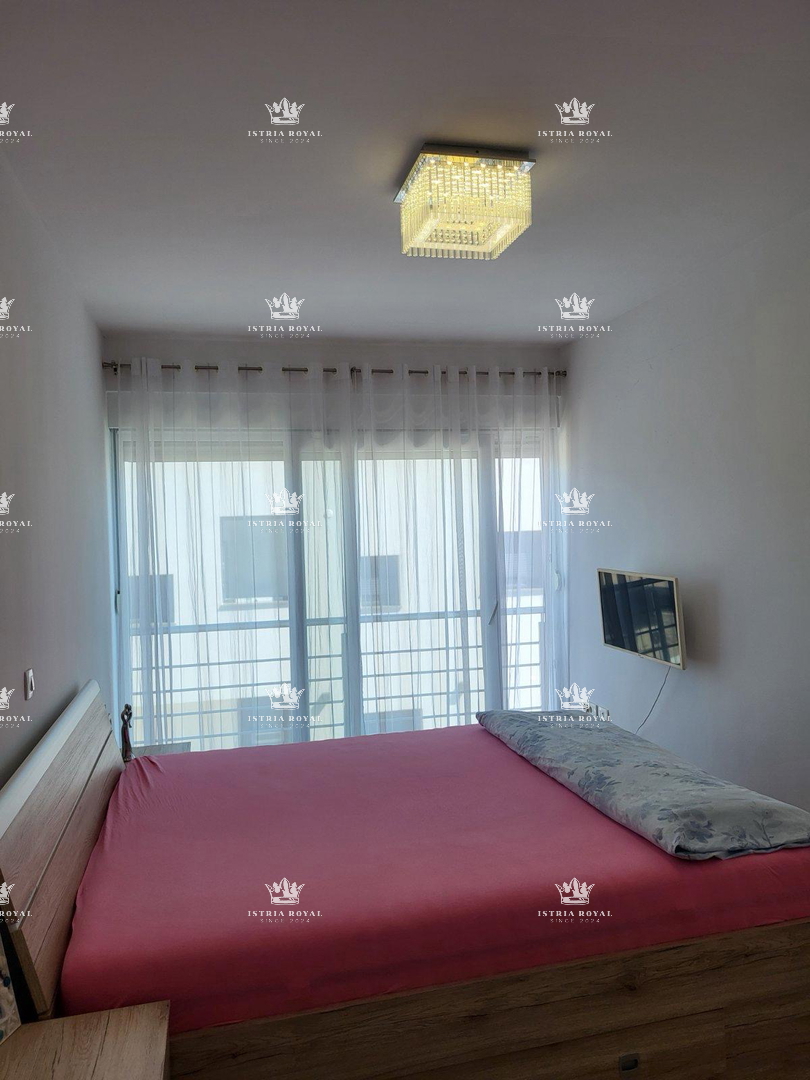 Istra, Novigrad, penthouse 120 m2, strešna terasa 150 m2, pogled na morje, 500 m od morja