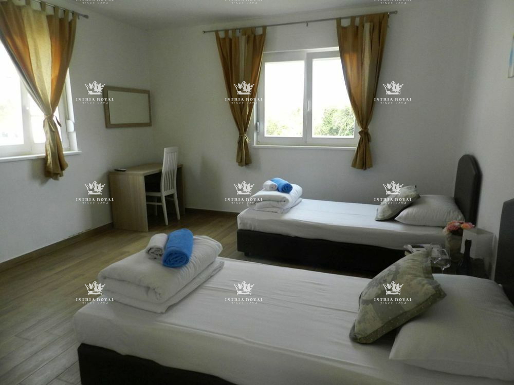 Istra, Labin, Skitača, prodaja vile s bazenom, pogled na morje.