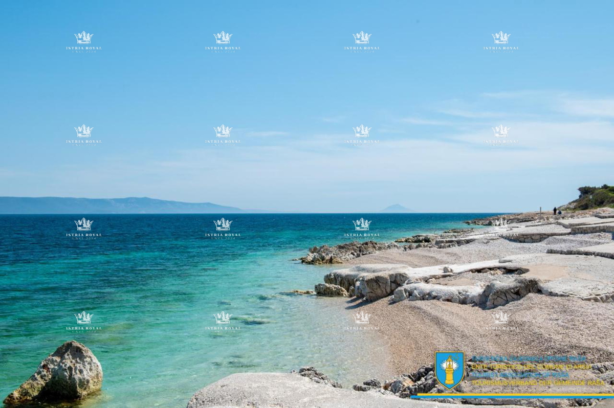 Istra, Labin, Skitača, prodaja vile s bazenom, pogled na morje.