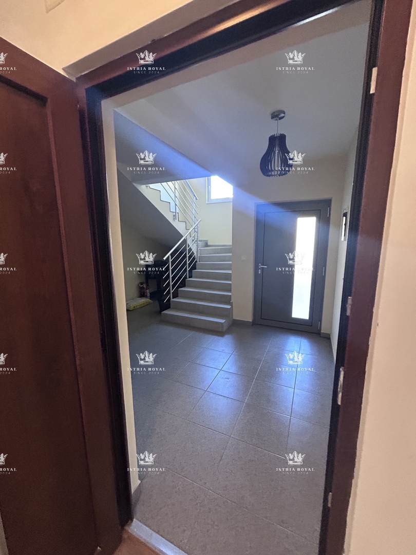 Istra, Brtonigla, 2SS+DB, stanovanje 84 m2, novogradnja, terasa, dve parkirni mesti, dvorišče 200 m2