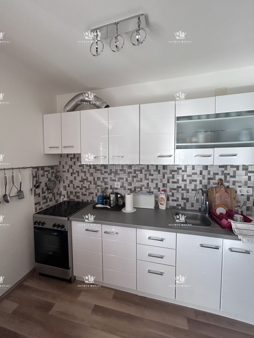 Istra, Brtonigla, 2SS+DB, stanovanje 84 m2, novogradnja, terasa, dve parkirni mesti, dvorišče 200 m2