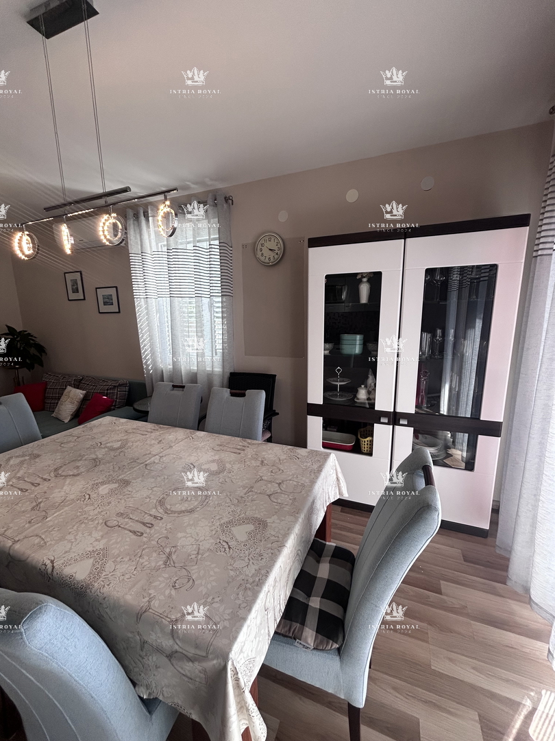 Istra, Brtonigla, 2SS+DB, stanovanje 84 m2, novogradnja, terasa, dve parkirni mesti, dvorišče 200 m2