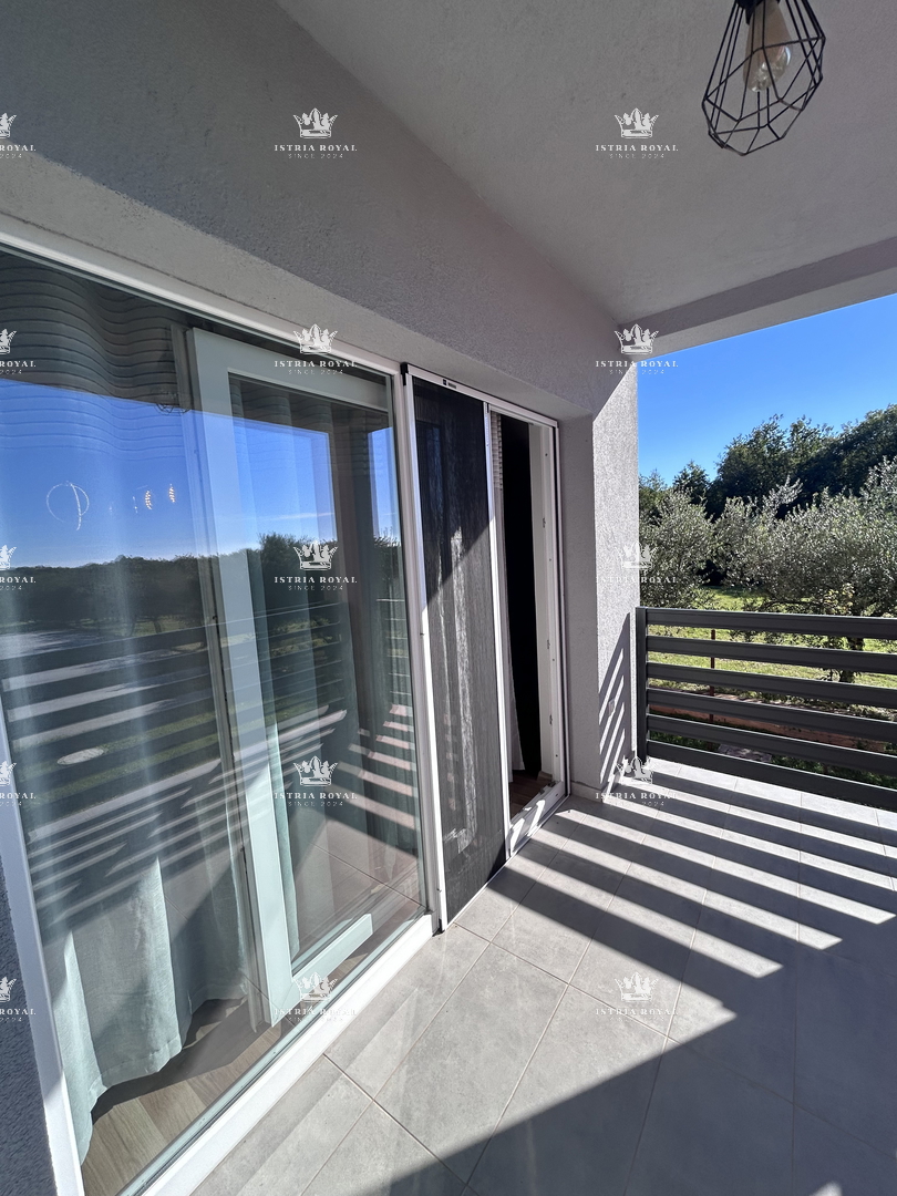 Istra, Brtonigla, 2SS+DB, stanovanje 84 m2, novogradnja, terasa, dve parkirni mesti, dvorišče 200 m2