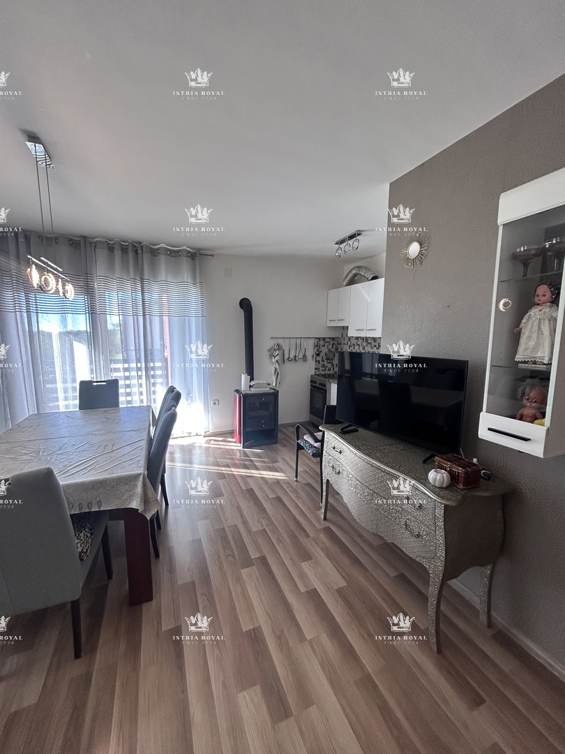 Istra, Brtonigla, 2SS+DB, stanovanje 84 m2, novogradnja, terasa, dve parkirni mesti, dvorišče 200 m2