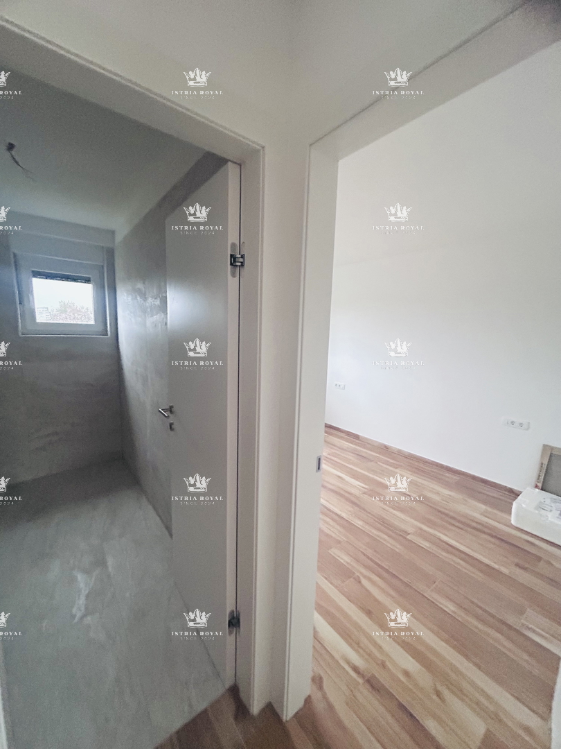 Istra, Novigrad, stanovanje 65 m2, dve terasi, 2SS+DB, pogled na morje, parkirišče