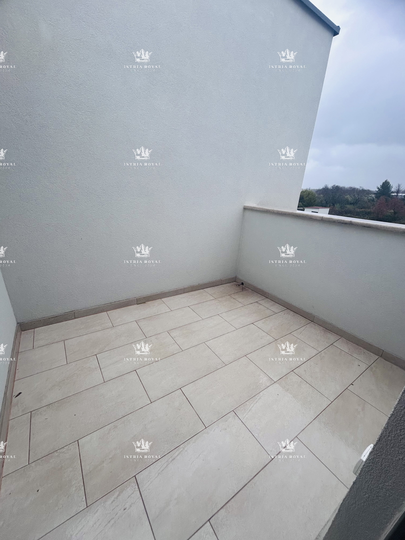 Istra, Novigrad, stanovanje 65 m2, dve terasi, 2SS+DB, pogled na morje, parkirišče