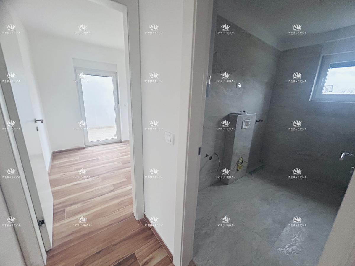 Istra, Novigrad, stanovanje 65 m2, dve terasi, 2SS+DB, pogled na morje, parkirišče