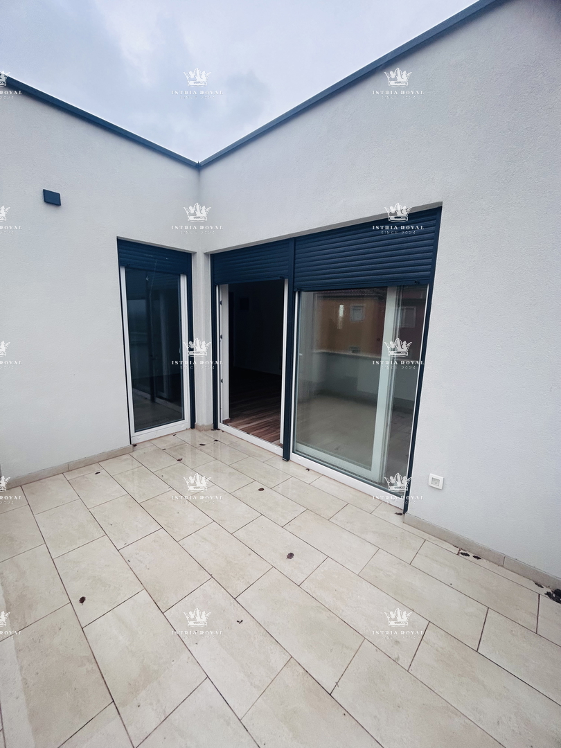 Istra, Novigrad, stanovanje 65 m2, dve terasi, 2SS+DB, pogled na morje, parkirišče