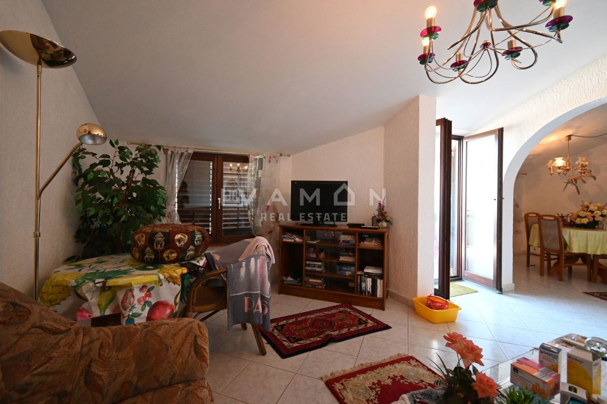 Vrsar: Dvosobno stanovanje z dnevno sobo in pogledom na morje