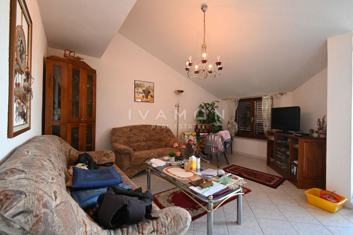 Vrsar: Dvosobno stanovanje z dnevno sobo in pogledom na morje