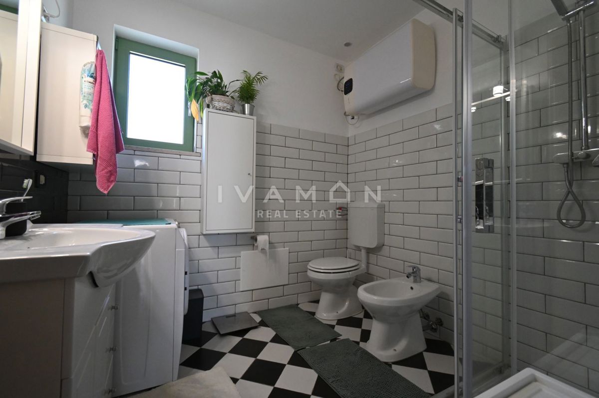 Istrska Kamnita Hiša z Apartmajem in Bazenom