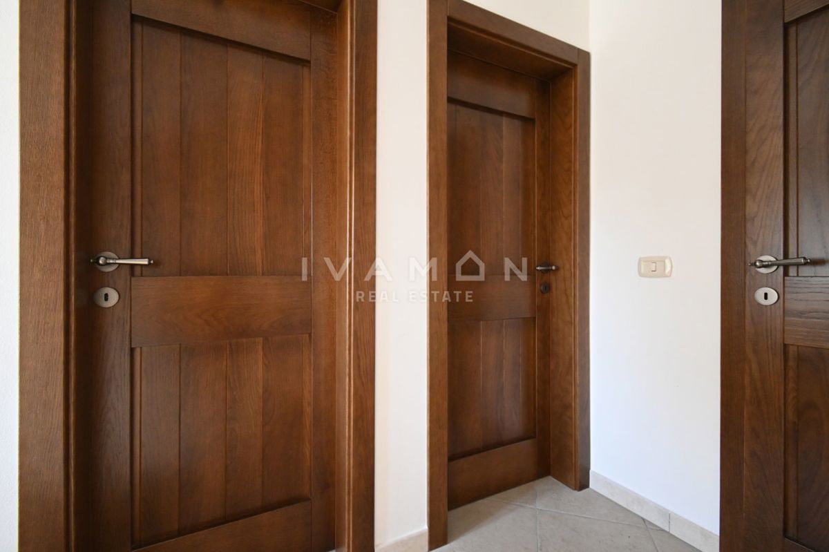 Istrska Kamnita Hiša z Apartmajem in Bazenom