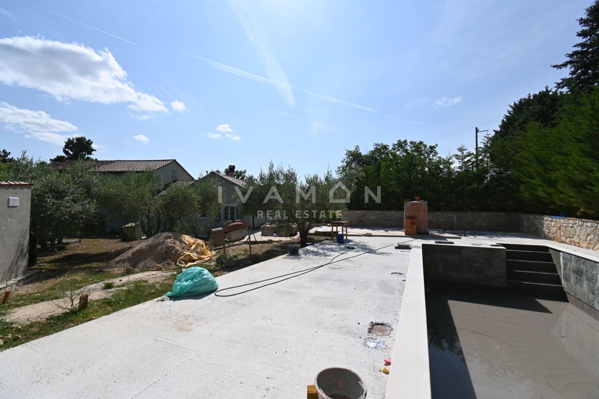 Istrska Kamnita Hiša z Apartmajem in Bazenom