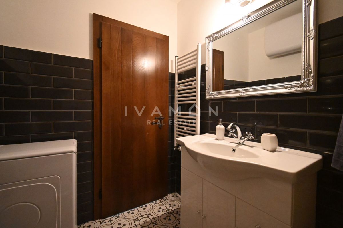 Istrska Kamnita Hiša z Apartmajem in Bazenom