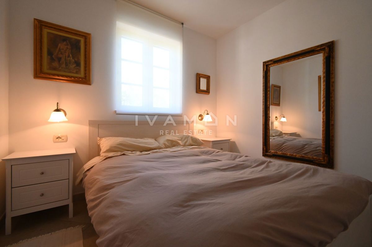Istrska Kamnita Hiša z Apartmajem in Bazenom