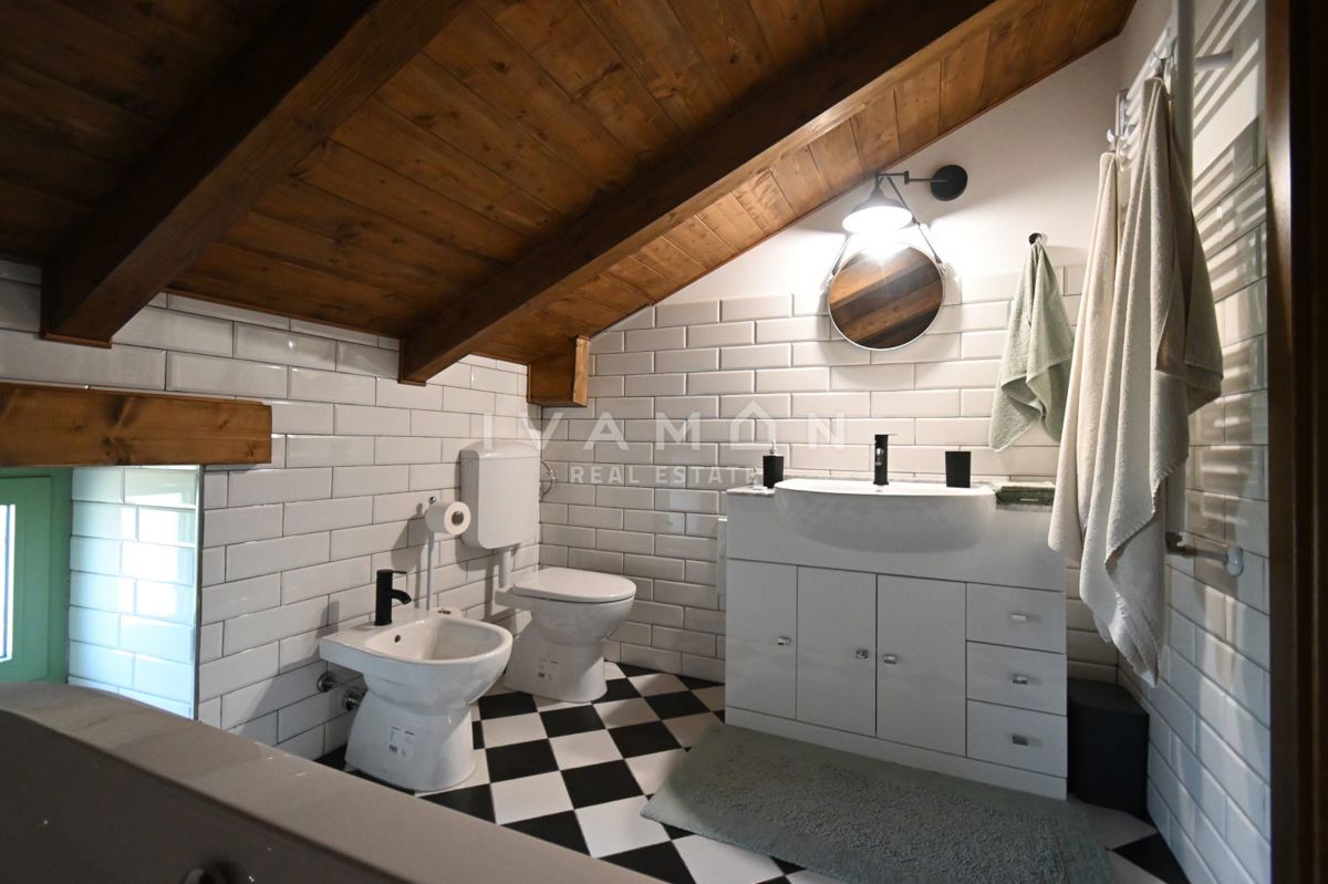 Istrska Kamnita Hiša z Apartmajem in Bazenom