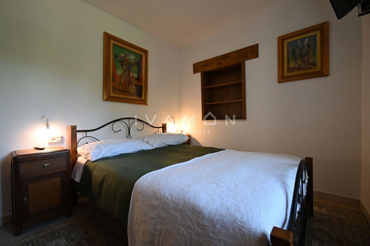 Istrska Kamnita Hiša z Apartmajem in Bazenom