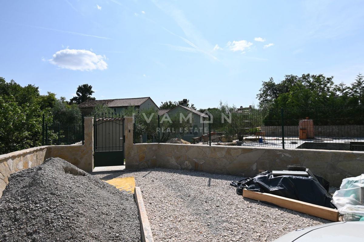 Istrska Kamnita Hiša z Apartmajem in Bazenom