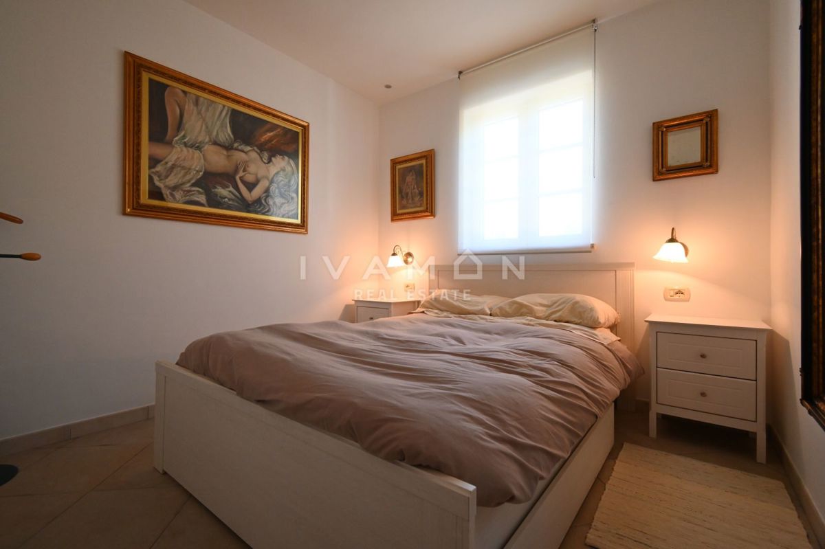 Istrska Kamnita Hiša z Apartmajem in Bazenom