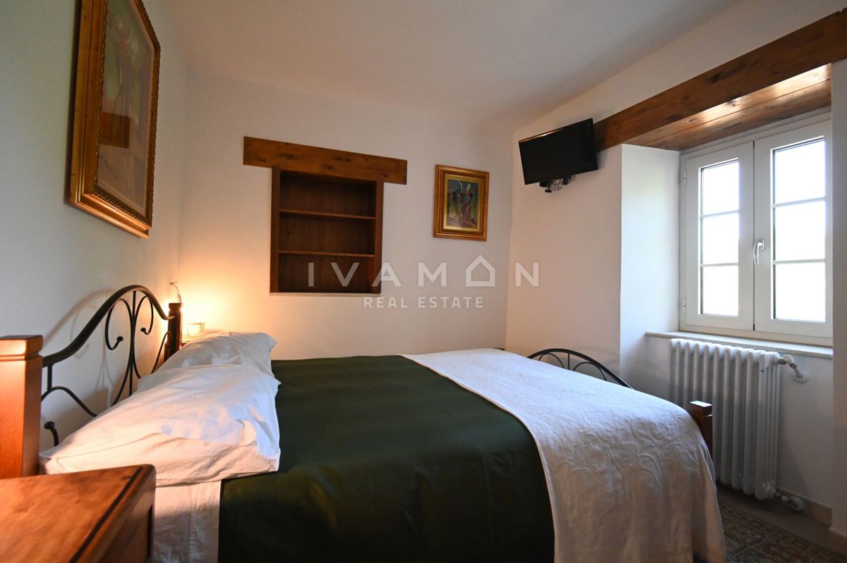 Istrska Kamnita Hiša z Apartmajem in Bazenom