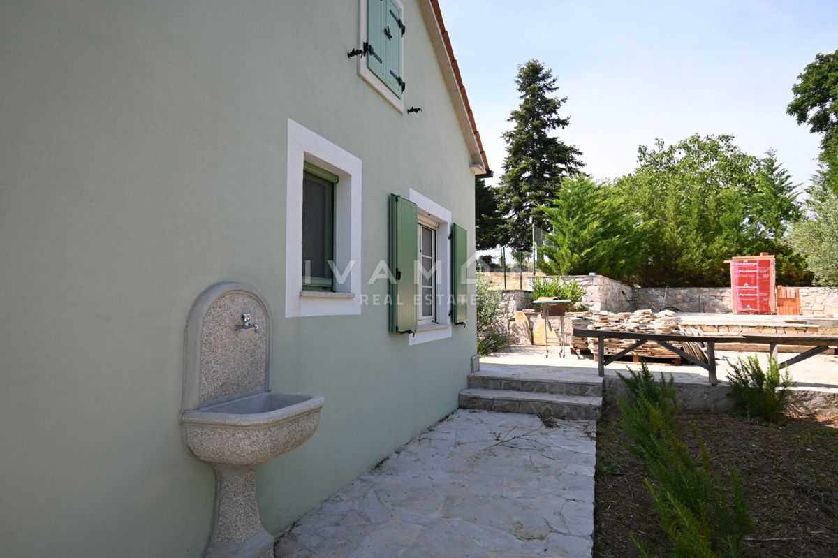 Istrska Kamnita Hiša z Apartmajem in Bazenom