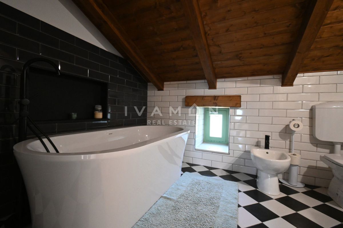 Istrska Kamnita Hiša z Apartmajem in Bazenom