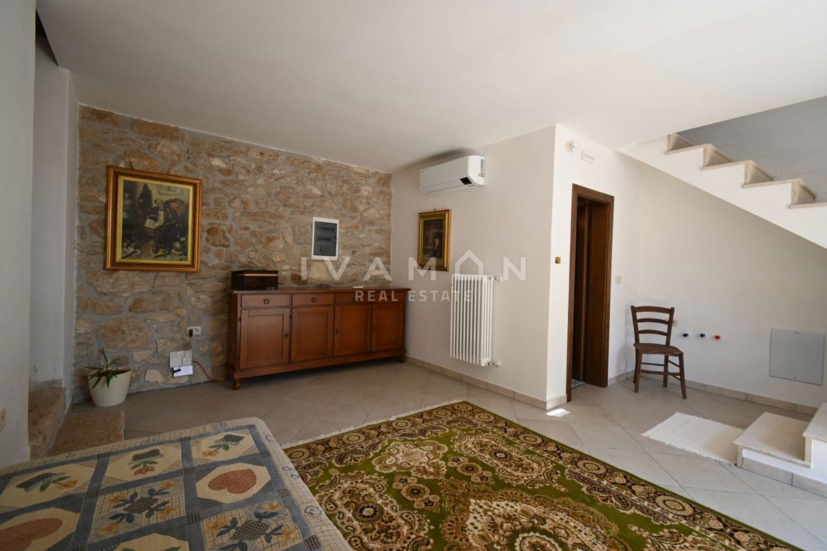 Istrska Kamnita Hiša z Apartmajem in Bazenom