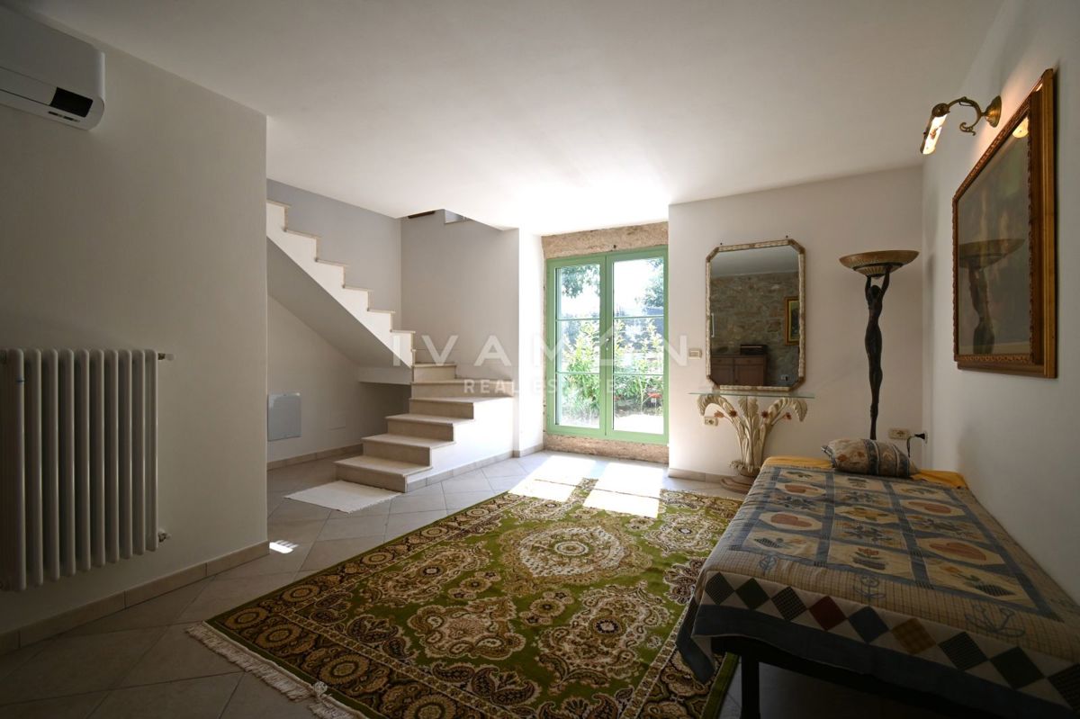 Istrska Kamnita Hiša z Apartmajem in Bazenom