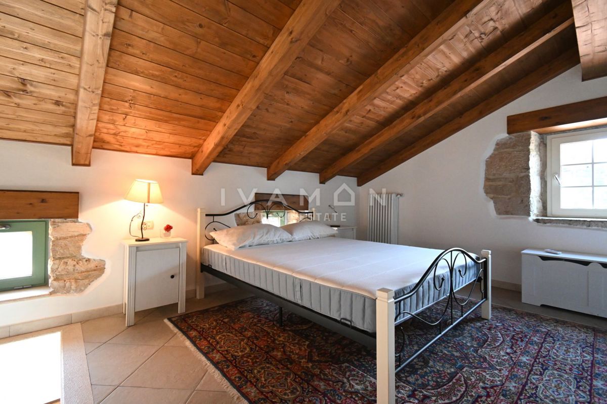 Istrska Kamnita Hiša z Apartmajem in Bazenom