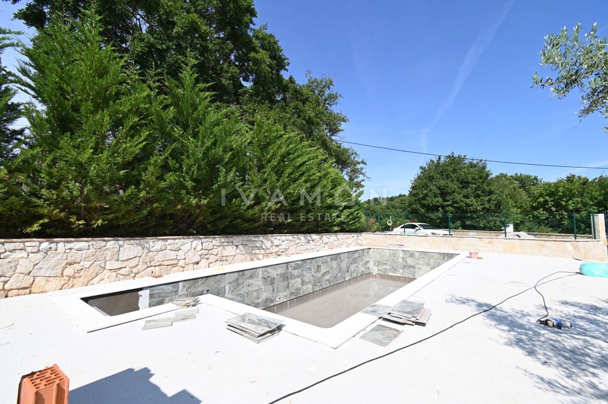 Istrska Kamnita Hiša z Apartmajem in Bazenom