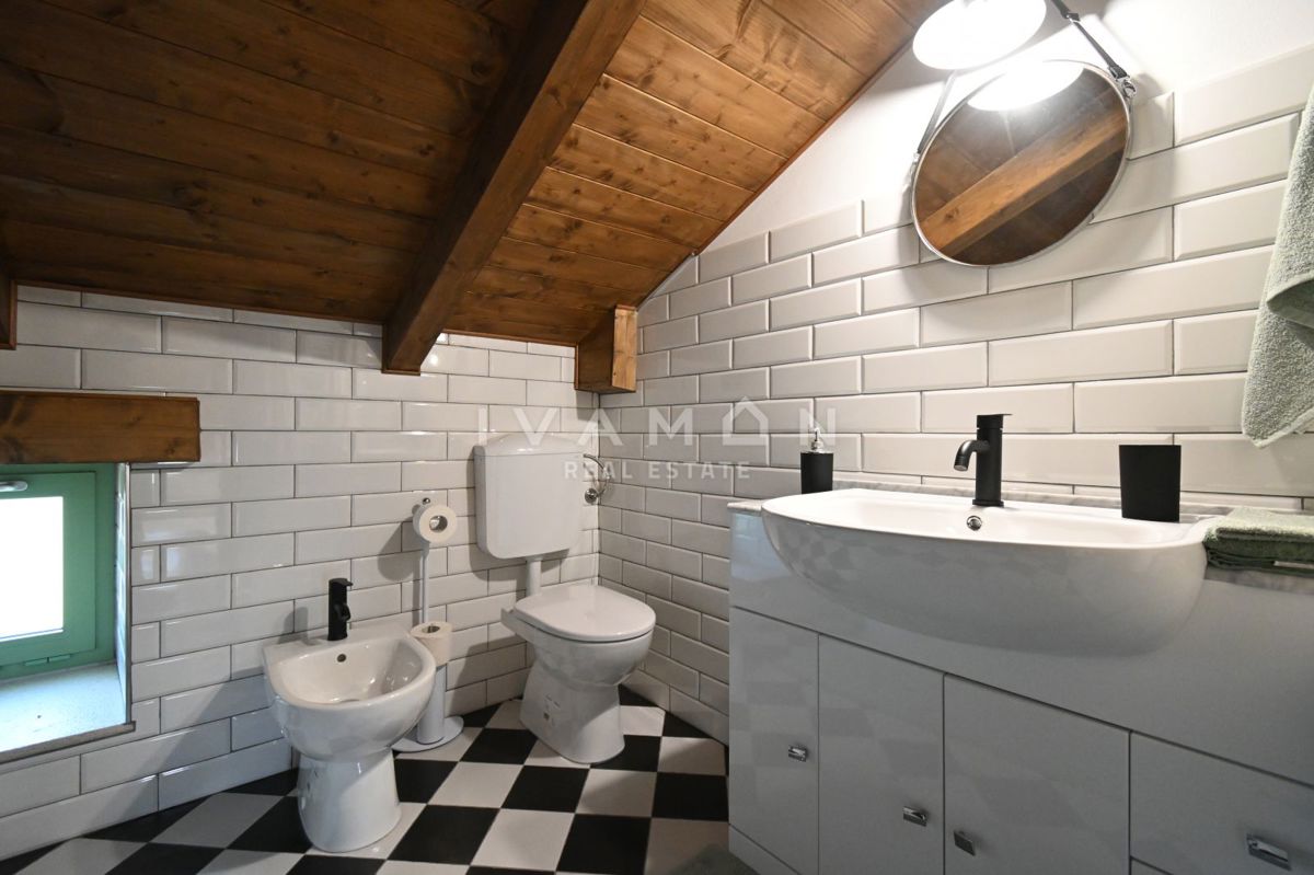 Istrska Kamnita Hiša z Apartmajem in Bazenom