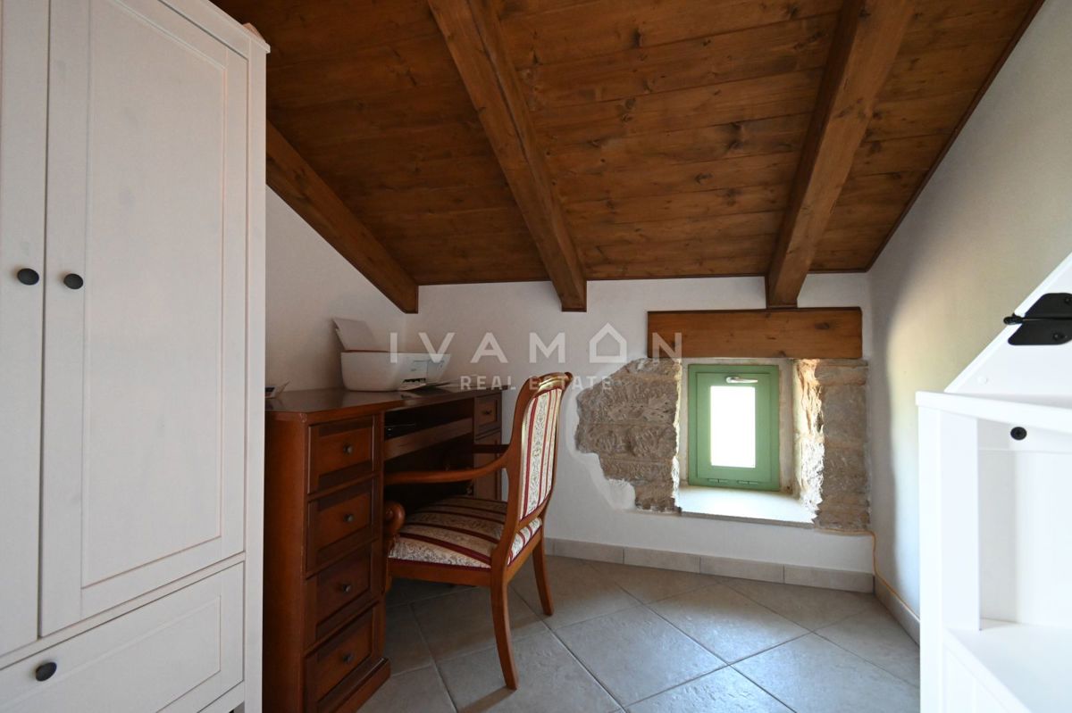 Istrska Kamnita Hiša z Apartmajem in Bazenom