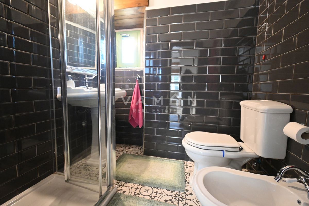 Istrska Kamnita Hiša z Apartmajem in Bazenom