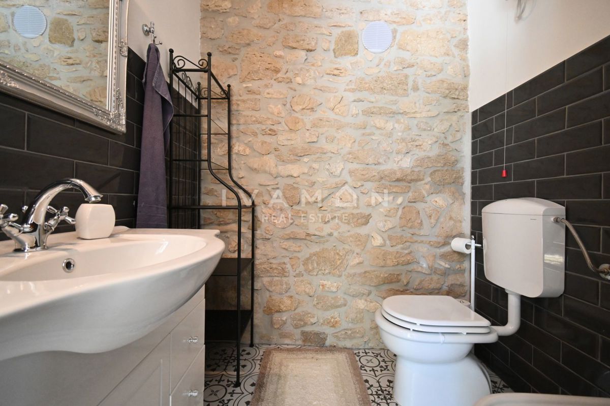 Istrska Kamnita Hiša z Apartmajem in Bazenom